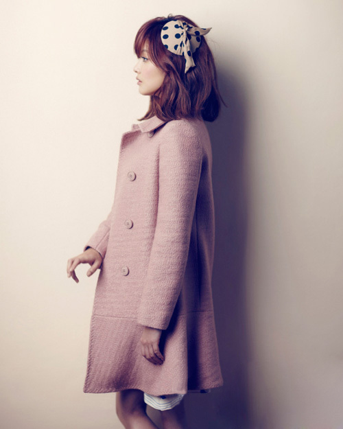  Nữ diễn viên Oh Yeon Seo mặc đẹp với áo khoác dạ khi mix cùng đầm liền duyên dáng như một nàng tiểu thư
