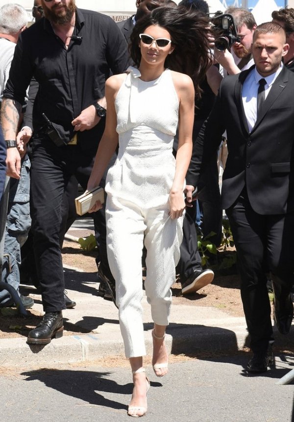 Mac-do-bo-nu-hang-hieu-jumpsuit-dep-nhu-Kendall-Jenner