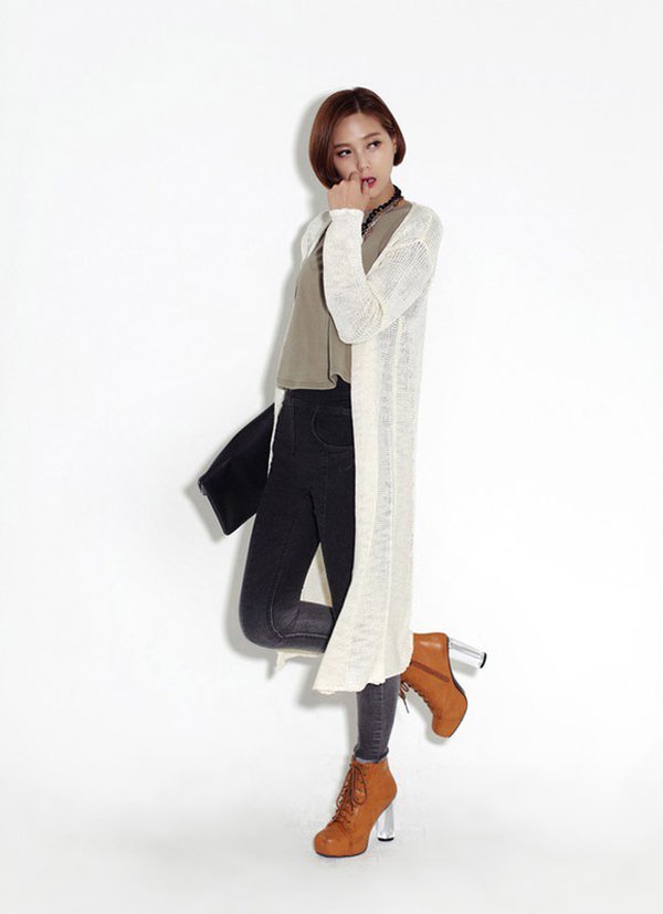 Áo khoác len dài nữ Hàn Quốc mix cùng quần bó sát kiêu kì, tươi trẻ