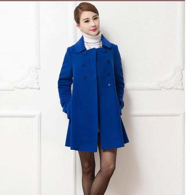 Rực rỡ xanh cobalt cho áo khoác dạ đẹp mùa đông thêm sành điệu.