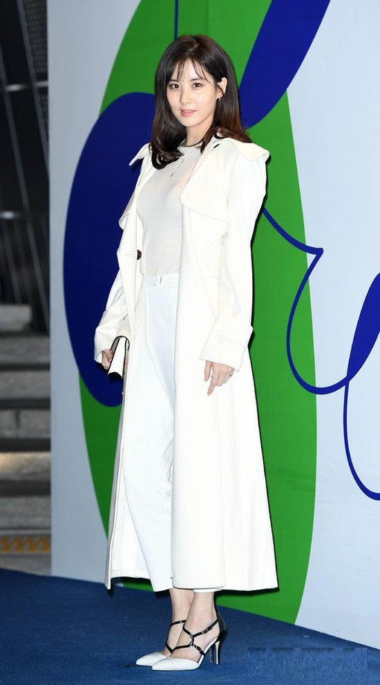 Seohyun cực cool với áo khoác dạ nữ cá tính tại Tuần lễ thời trang Seoul