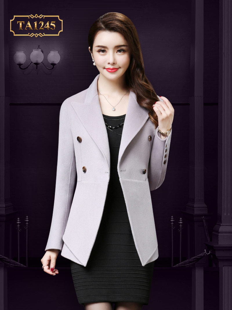  Áo dạ vest dáng ngắn thiết kế thời trang mang đến cho quý cô vẻ đẹp thời thượng TA1245; Giá: 9.471.000 VNĐ