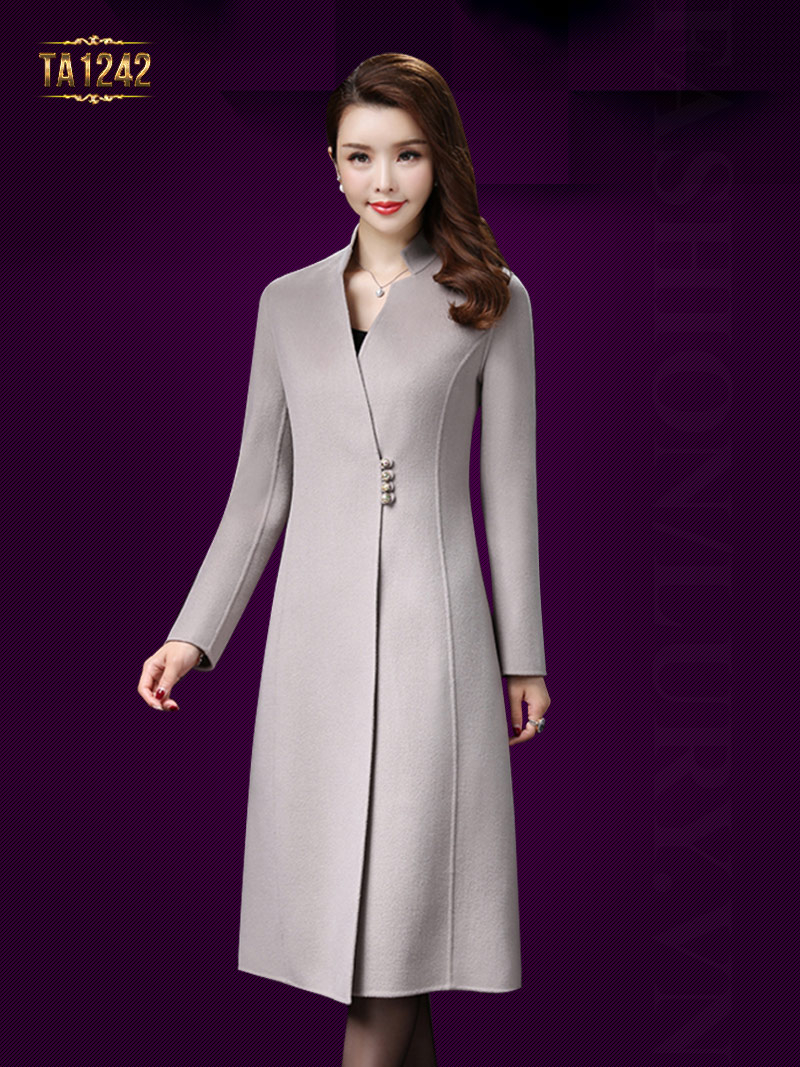 Mẫu áo khoác dạ đơn giản nhưng vô cùng quý phái cho quý cô công sở TA1242