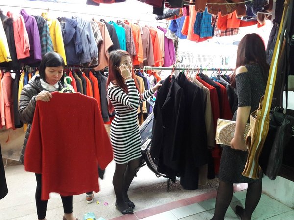Các khu chợ sinh viên là địa chỉ bán áo khoác dạ nữ tại hà nội giá rẻ
