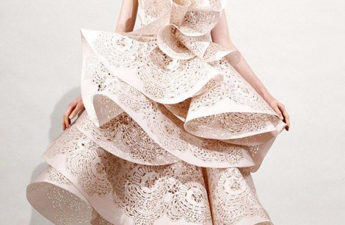 Shock với những chiếc váy dạ hội bằng giấy tuyệt đẹp