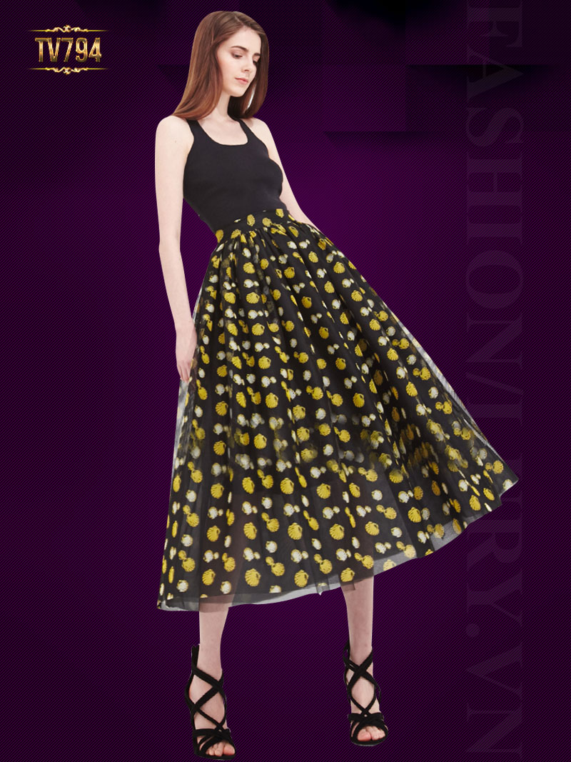 Chân váy midi dáng dài họa tiết bông vàng nền đen thời trang TV794